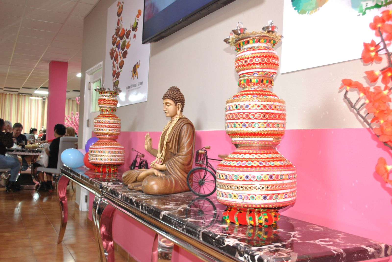 Curry 'N' Grill House interior